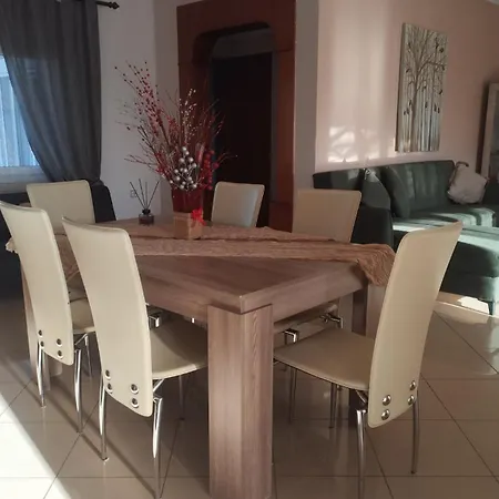 Tsekis House Appartement *