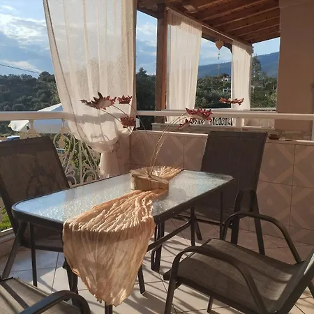 Tsekis House *
